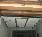 Vista interior de seccional imitacin madera reseando el color para que pueda combinar con cualquier color de las paredes